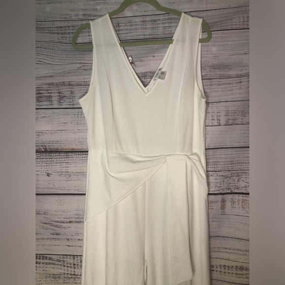 🪩🤍VENUS Chic White Jumpsuit NWOT Multiple sizes🤍🪩 - Picture 6 of 15